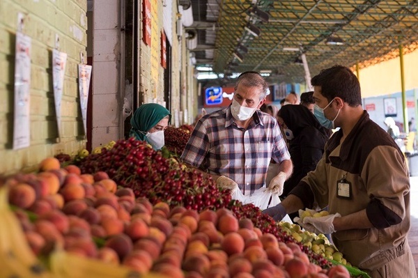 کاهش قیمت شلیل، شبرنگ، هلو و هندوانه در میادین میوه و تره‌بار