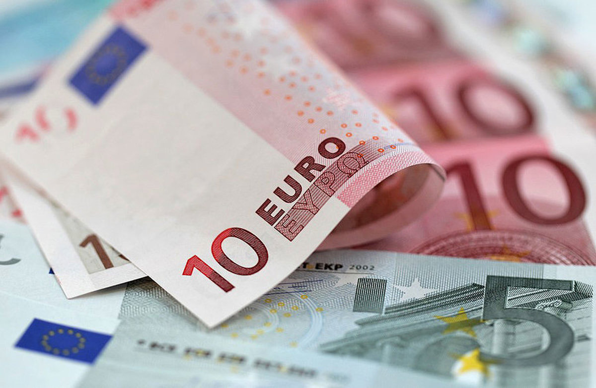 نرخ رسمی یورو و پوند کاهش یافت