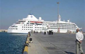 یک کشتی‌ مسافری جام جهانی در بندر بوشهر مستقر شد