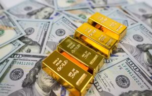طلای جهانی همچنان کاهشی است