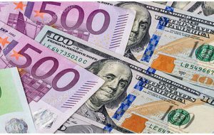 دلار در برابر یورو و پوند رنگ باخت