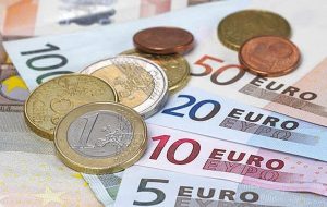 روند کاهشی یورو نسبت به معاملات روز گذشته