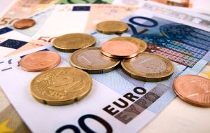 کاهش۹۲۰ تومانی قیمت یورو